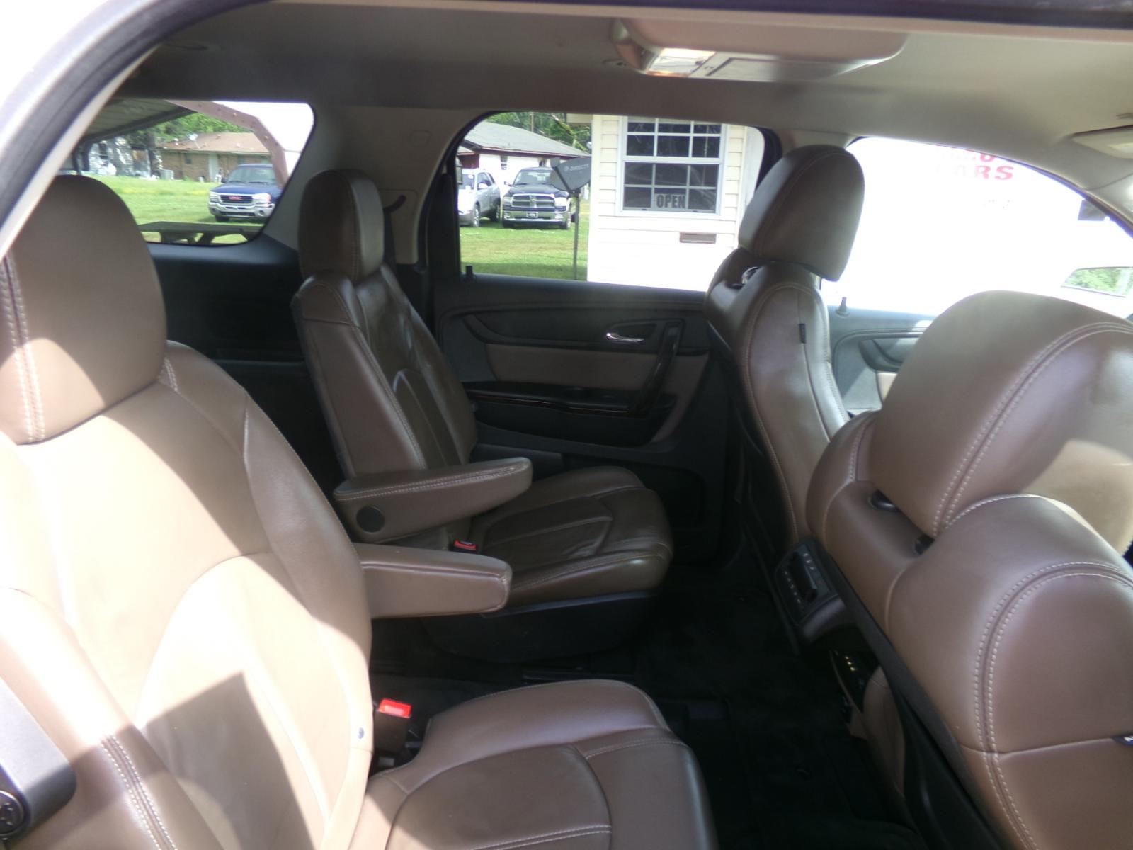 2015 White /Brown GMC Acadia SLT (1GKKRRKD4FJ) with an 3.6L engine, automatic transmission, located at 401 First NE, Bearden, AR, 71720, (870) 687-3414, 33.726528, -92.611519 - Photo #19